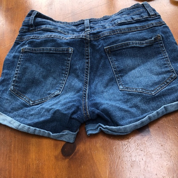 Ardene Blue Jean Shorts with Rolled Hem, size 5 zipper with three buttons - Picture 9 of 9